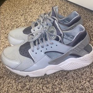 women’s size 8 huaraches